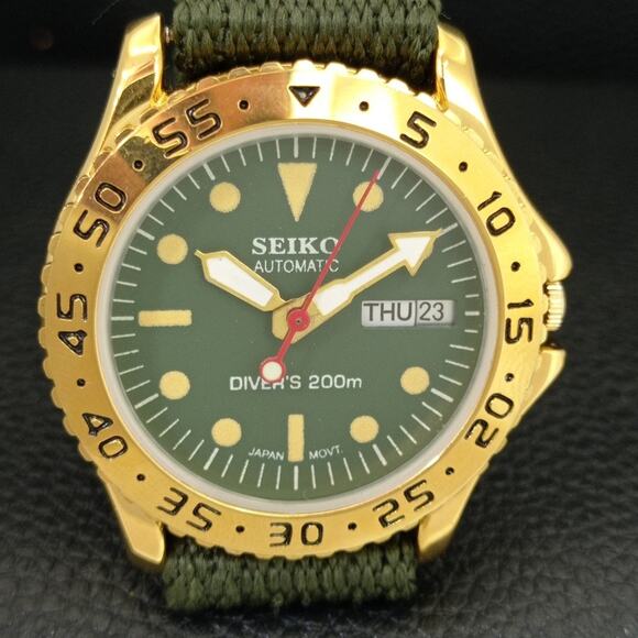 Vintage 1983 Seiko Diver Automatic Mens Gold Watch W/daydate & Green accents - Picture 4 of 9